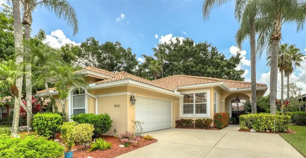 6654 Oakbrooke Circle Bradenton FL 34202
