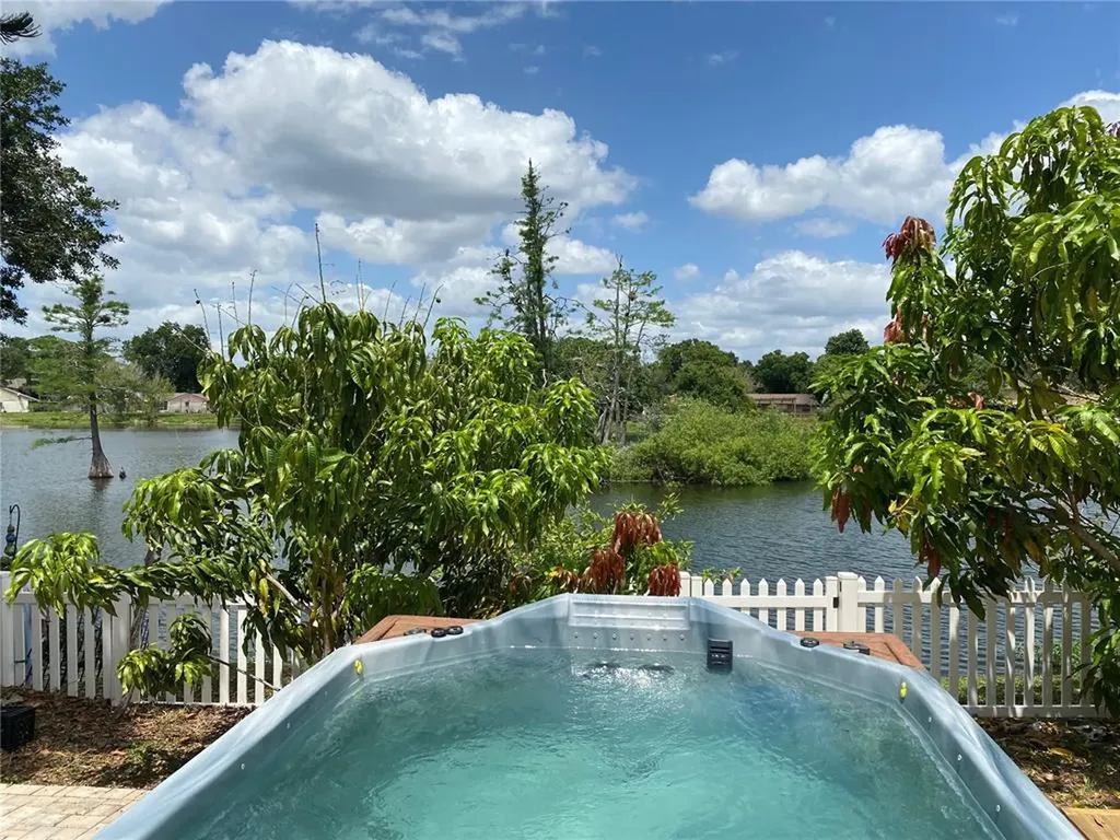 3215 Sandspur Drive Tampa FL 33618