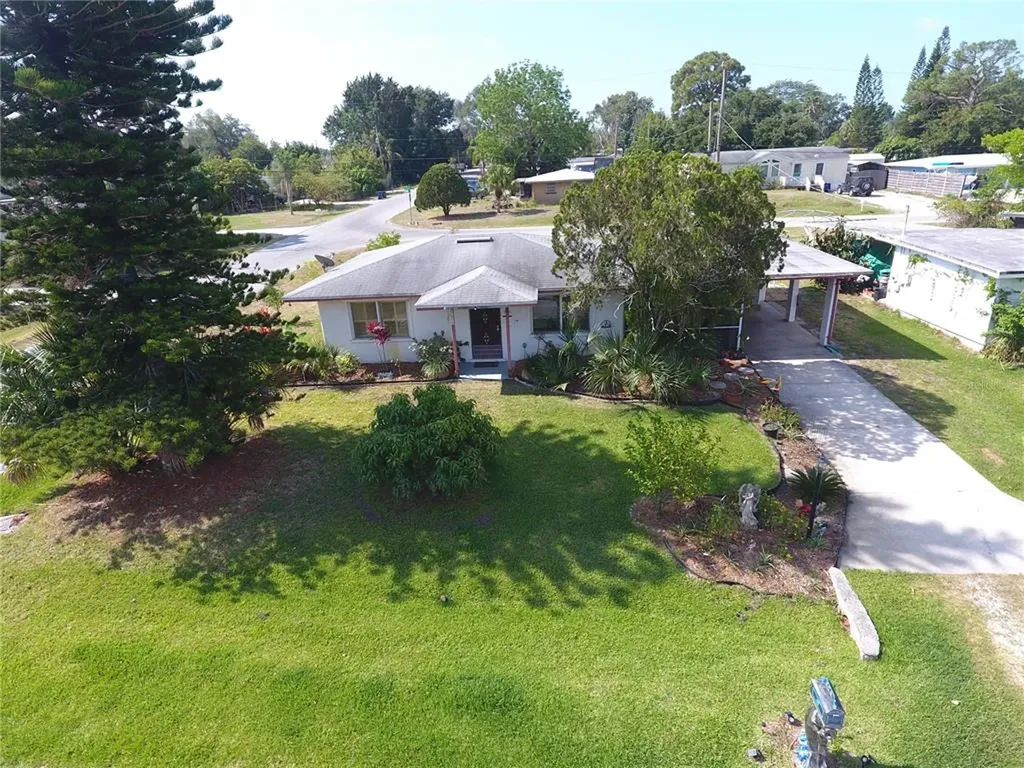 906 Lucille Avenue Nokomis FL 34275