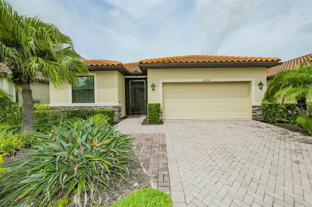 8152 36th Street E Sarasota FL 34243