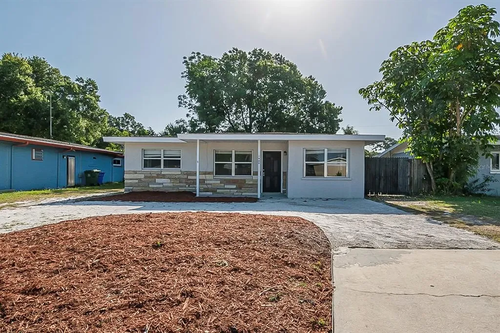1909 27th Street W Bradenton FL 34205