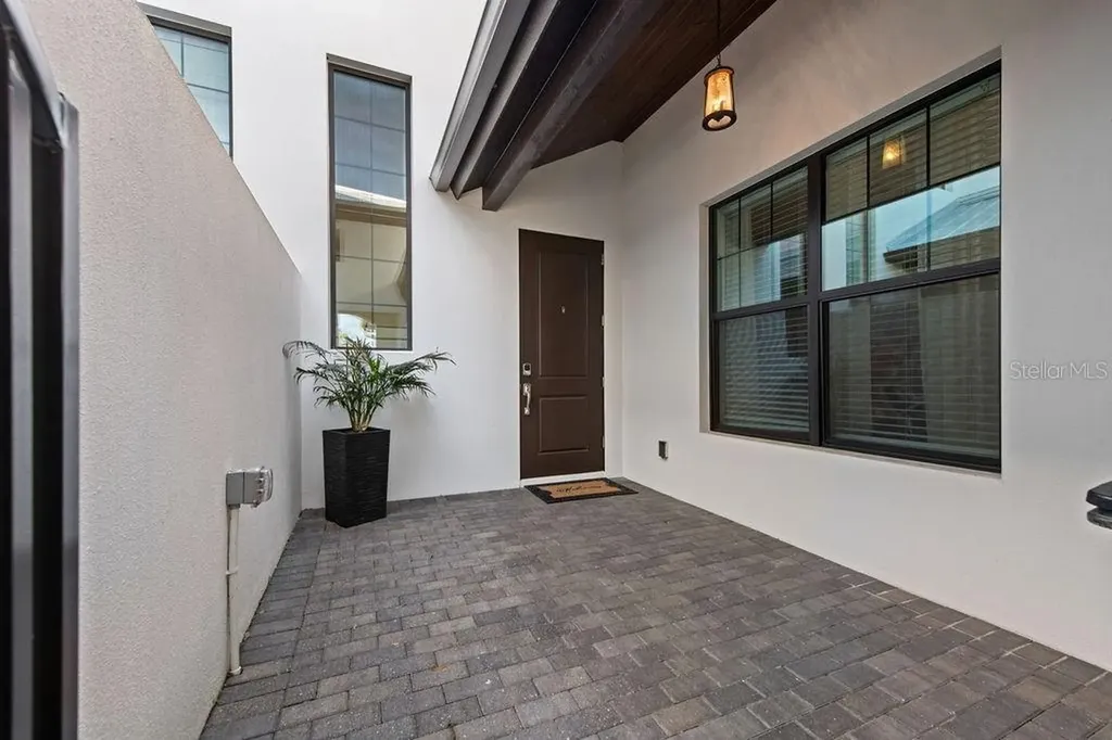 5663 N Honore Avenue Sarasota FL 34243