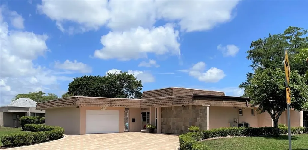 6103 Royal Poinciana Lane Tamarac FL 33319
