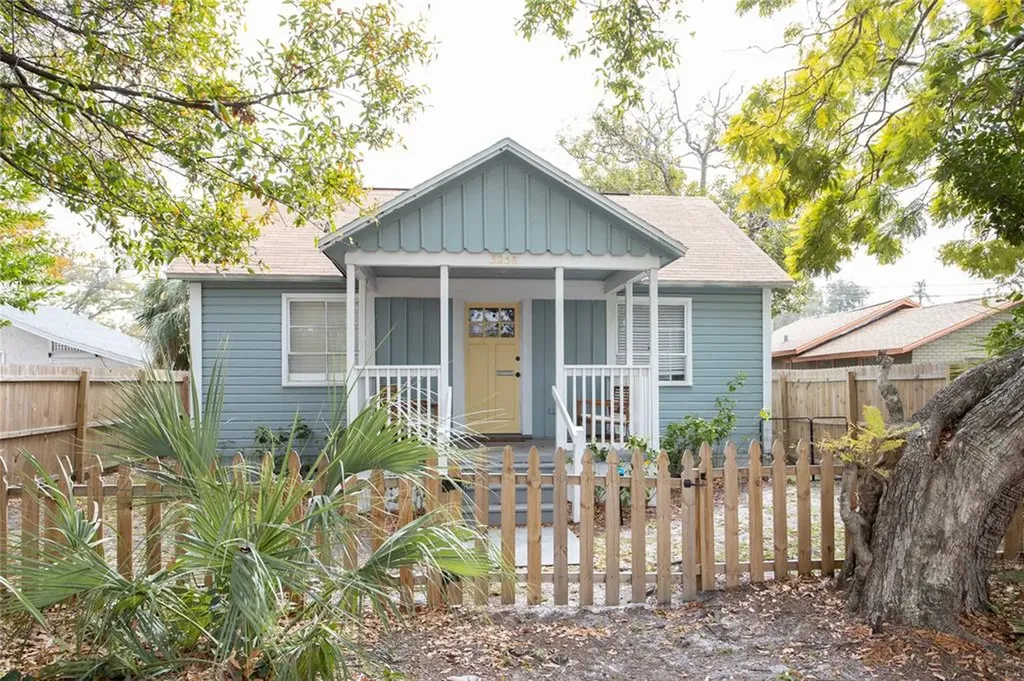 3258 4th Avenue S St Petersburg FL 33712