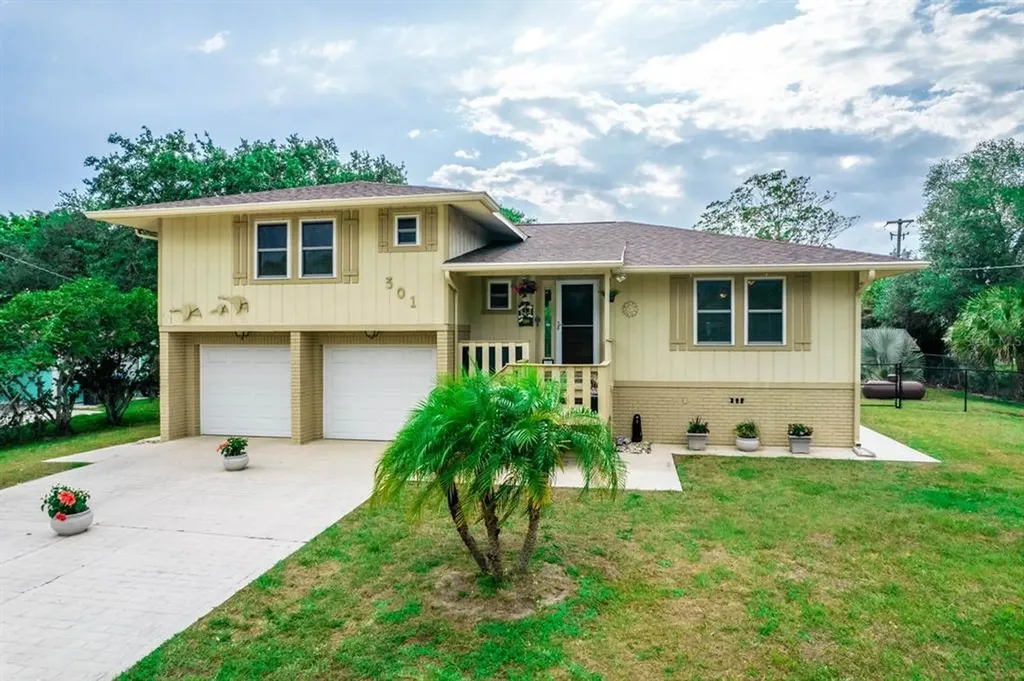 301 10th Street SW Ruskin FL 33570