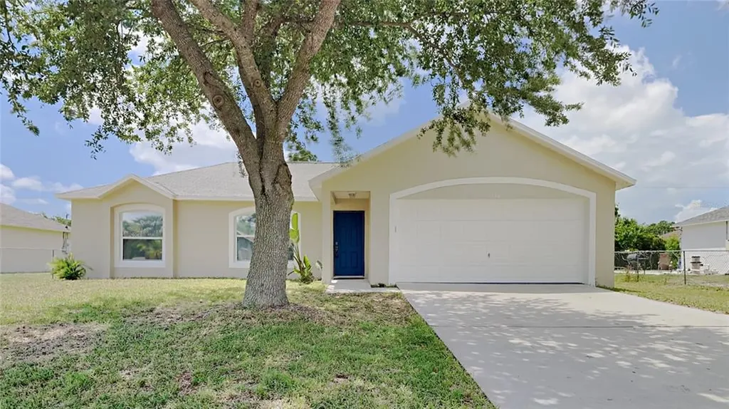 1580 Gardenton Street NW Palm Bay FL 32907