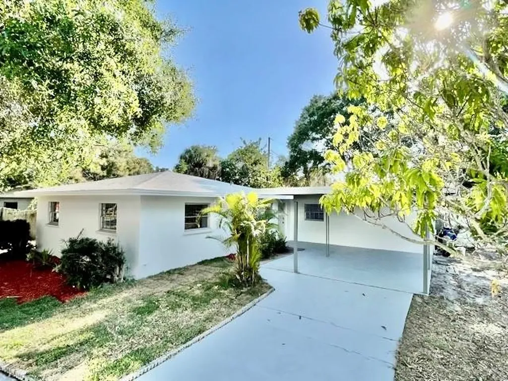 2743 Fountain Place Sarasota FL 34235