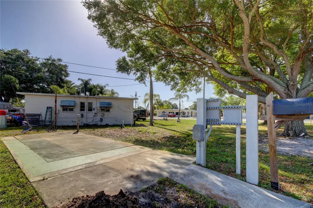 4677 66th Lane N St Petersburg FL 33709
