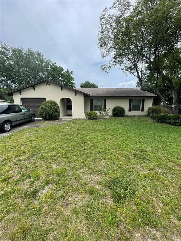 18 Sanford Avenue Debary FL 32713