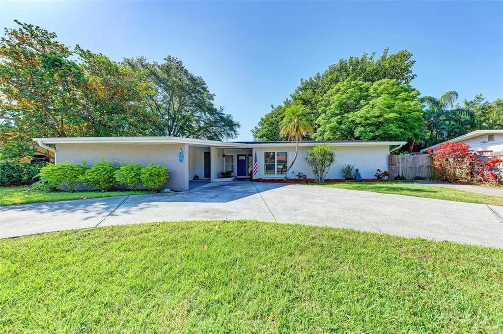 138 Holly Avenue Sarasota FL 34243