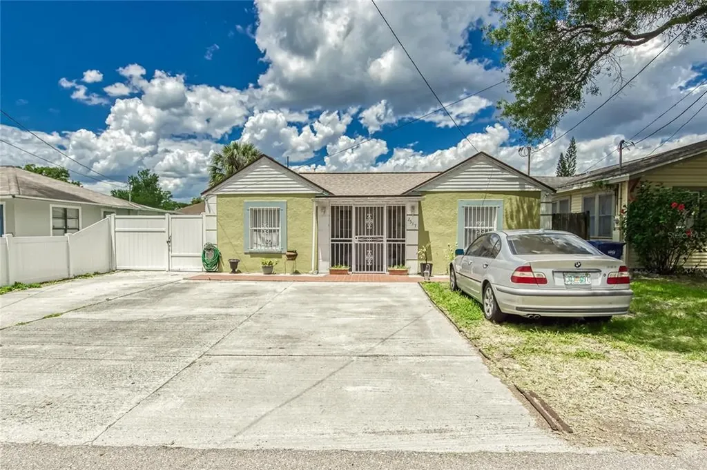 2517 W Marquette Avenue Tampa FL 33614