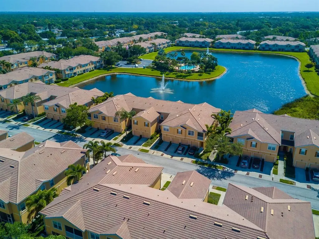 3792 Parkridge Circle Sarasota FL 34243