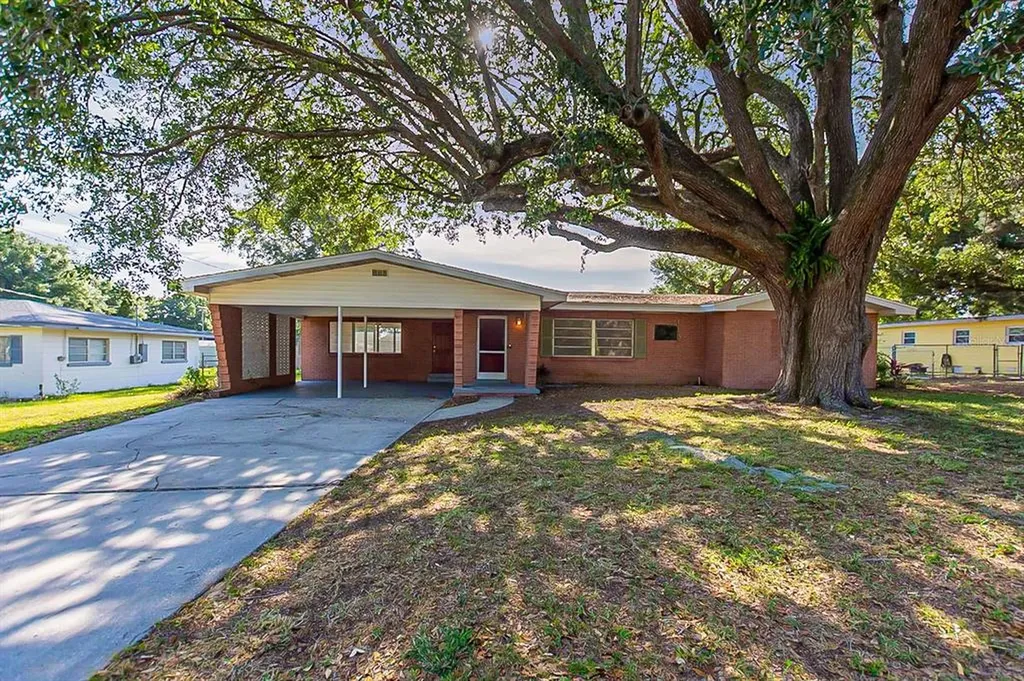 320 S Goodman Avenue Lake Alfred FL 33850