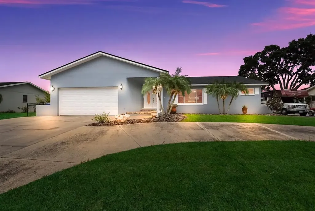 824 Eagle Lane Apollo Beach FL 33572