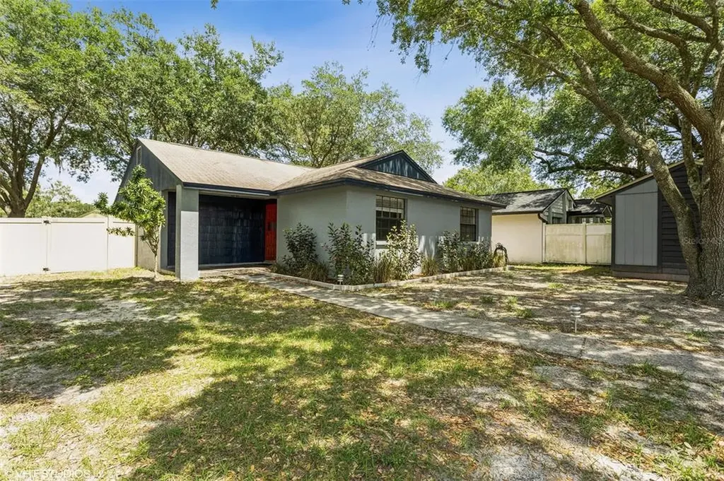 16051 Grass Lake Drive Tampa FL 33618