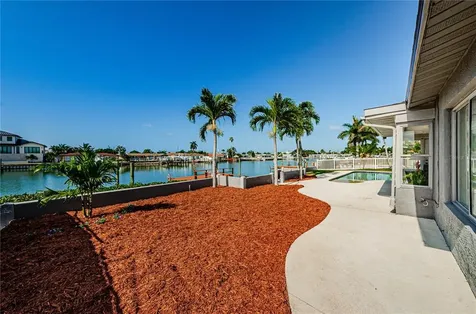7952 1st Avenue S St Petersburg FL 33707