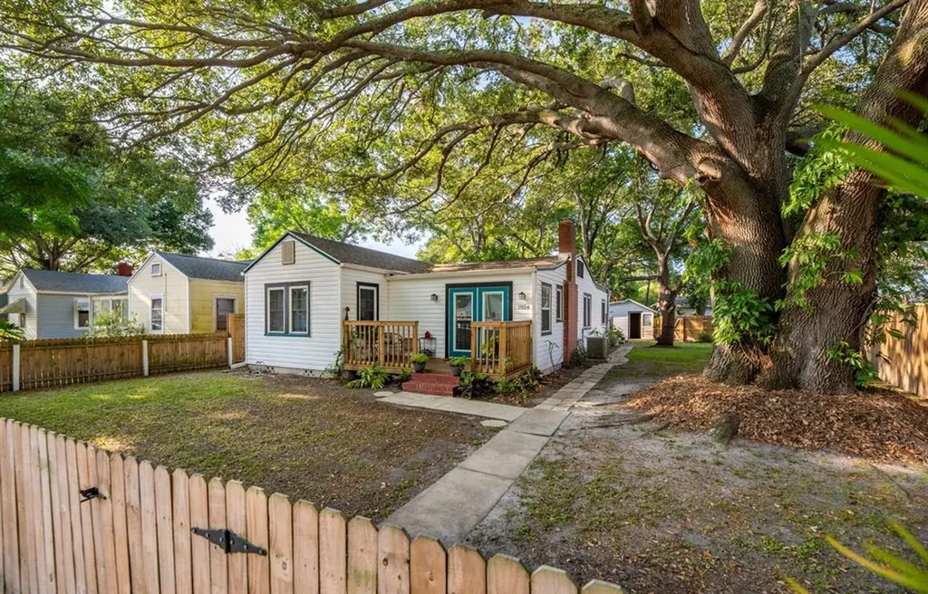 1924 21st Avenue N St Petersburg FL 33713