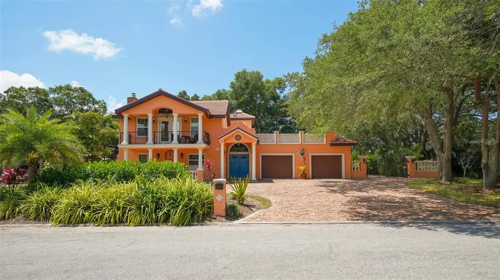 2520 Tami Sola Street Sarasota FL 34237