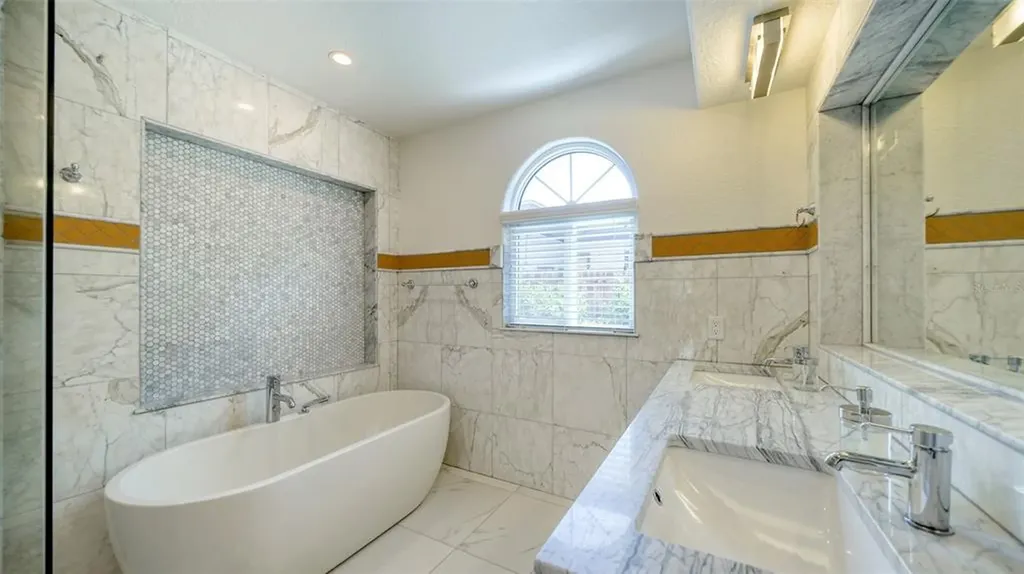 2520 Tami Sola Street Sarasota FL 34237