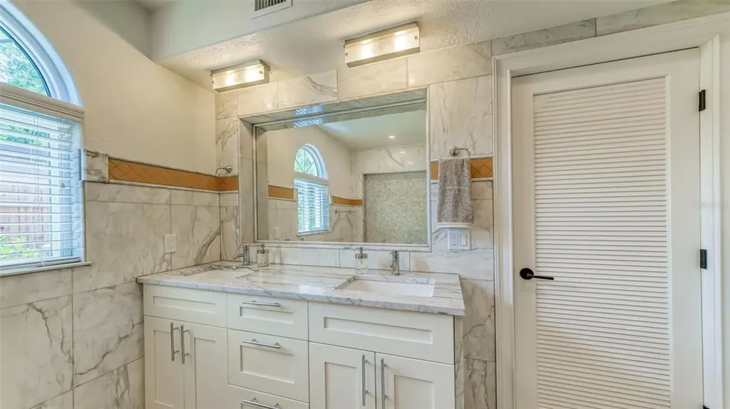 2520 Tami Sola Street Sarasota FL 34237