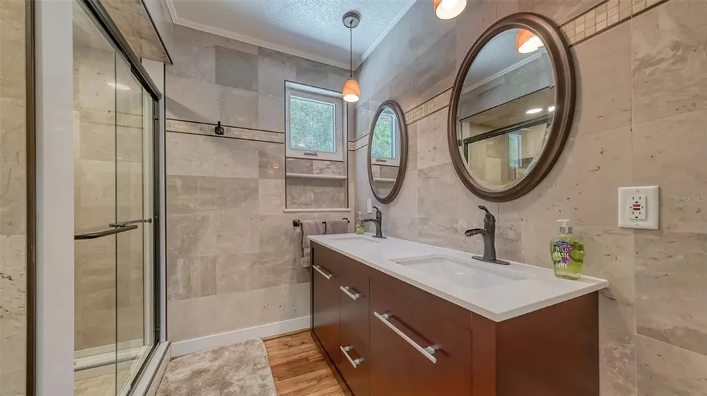 2520 Tami Sola Street Sarasota FL 34237