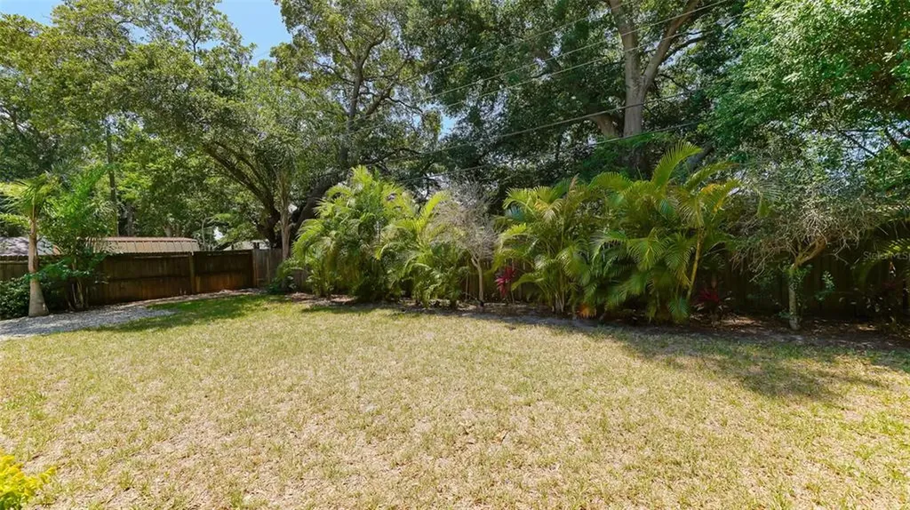 2520 Tami Sola Street Sarasota FL 34237
