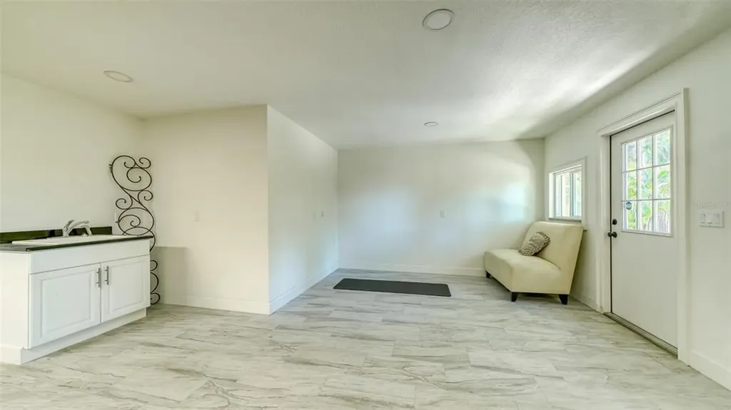 2520 Tami Sola Street Sarasota FL 34237