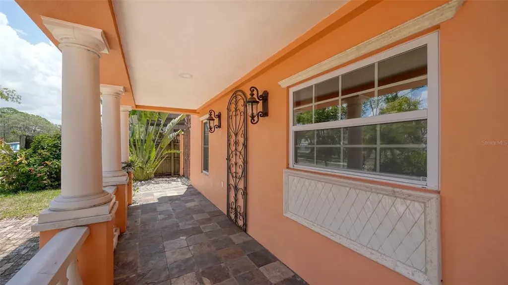 2520 Tami Sola Street Sarasota FL 34237