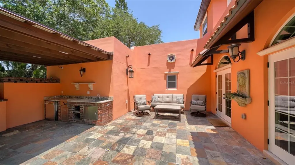 2520 Tami Sola Street Sarasota FL 34237