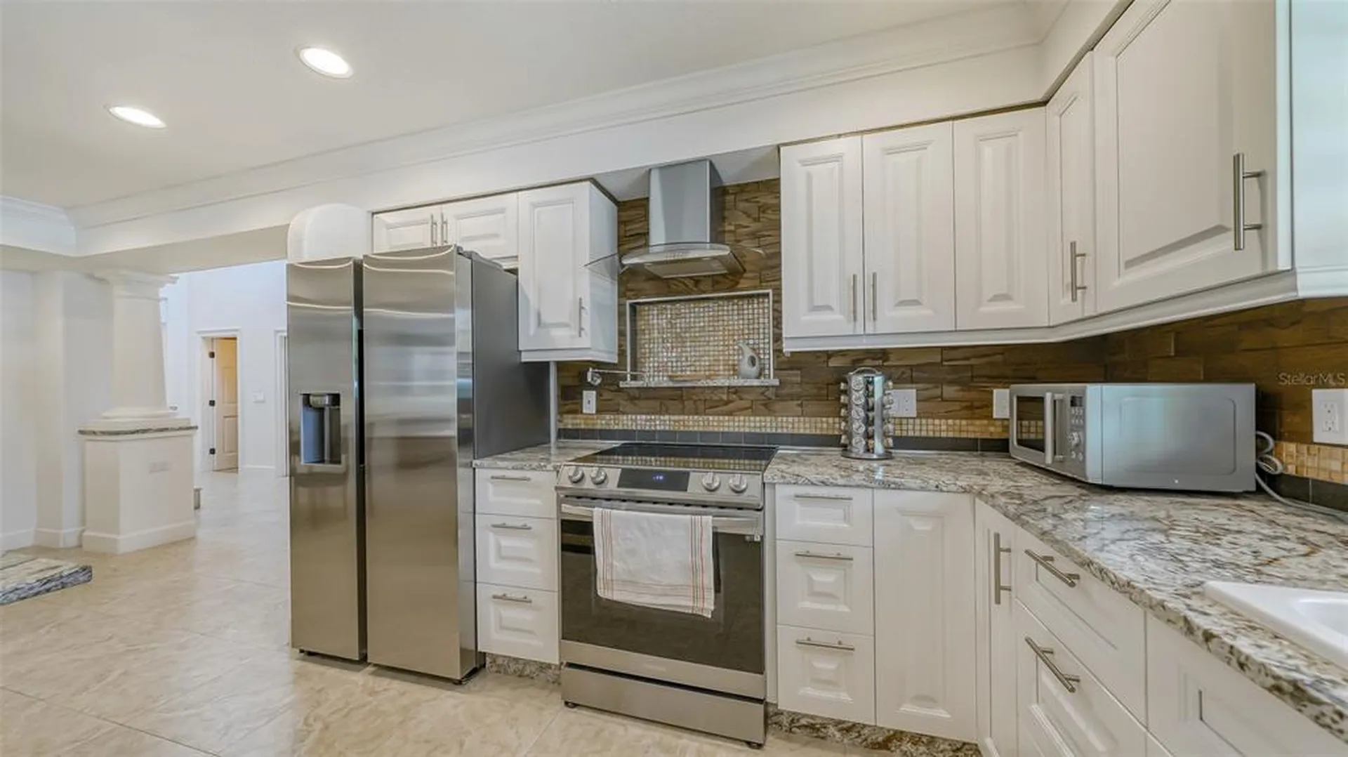2520 Tami Sola Street Sarasota FL 34237