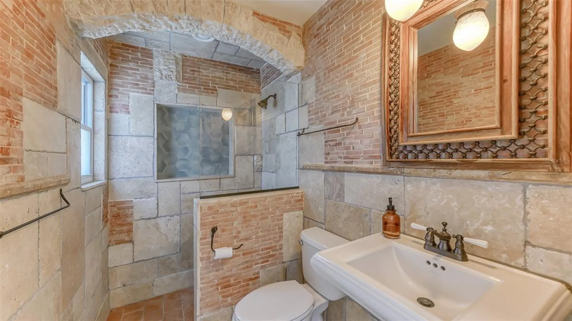 2520 Tami Sola Street Sarasota FL 34237