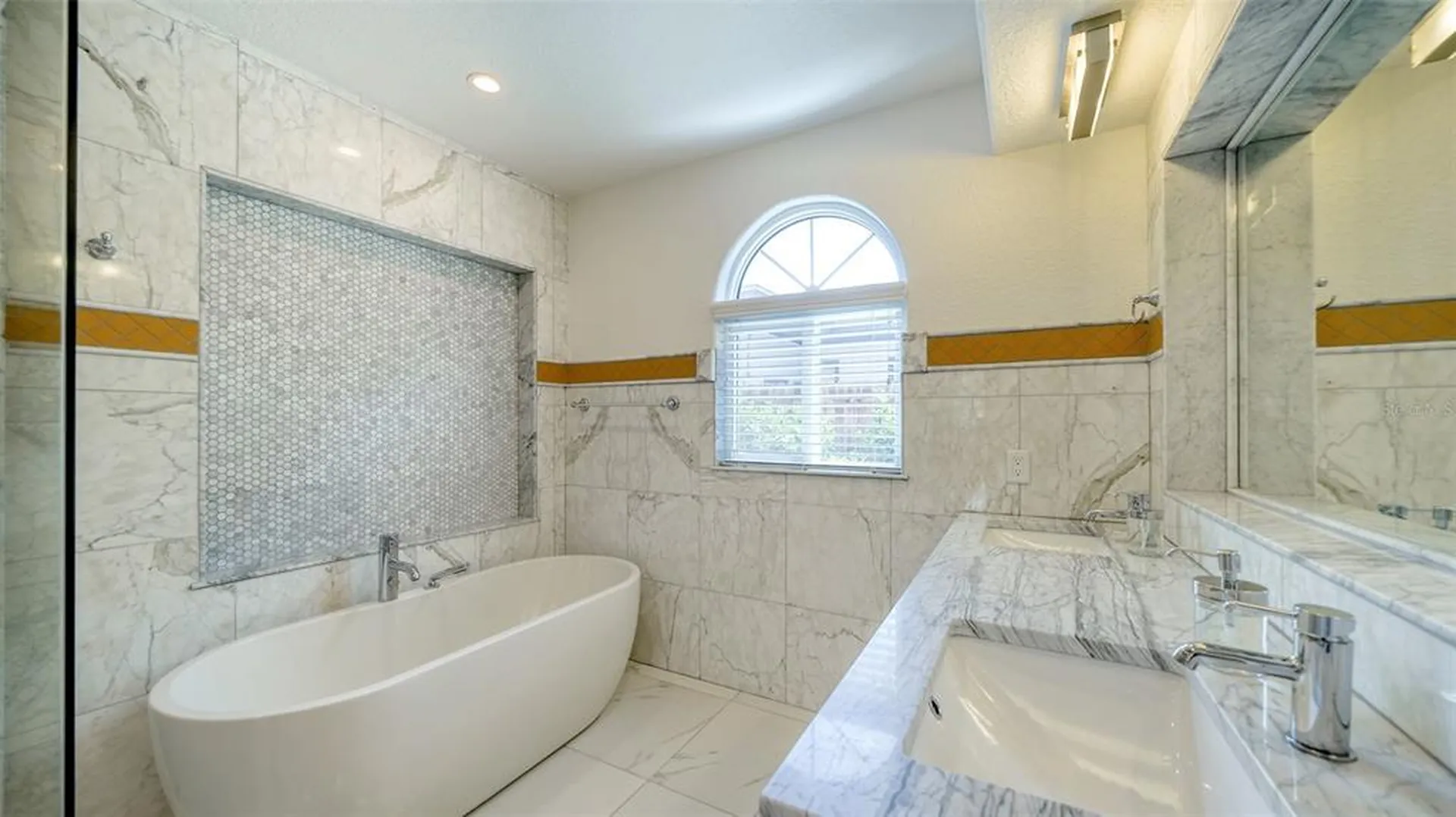 2520 Tami Sola Street Sarasota FL 34237