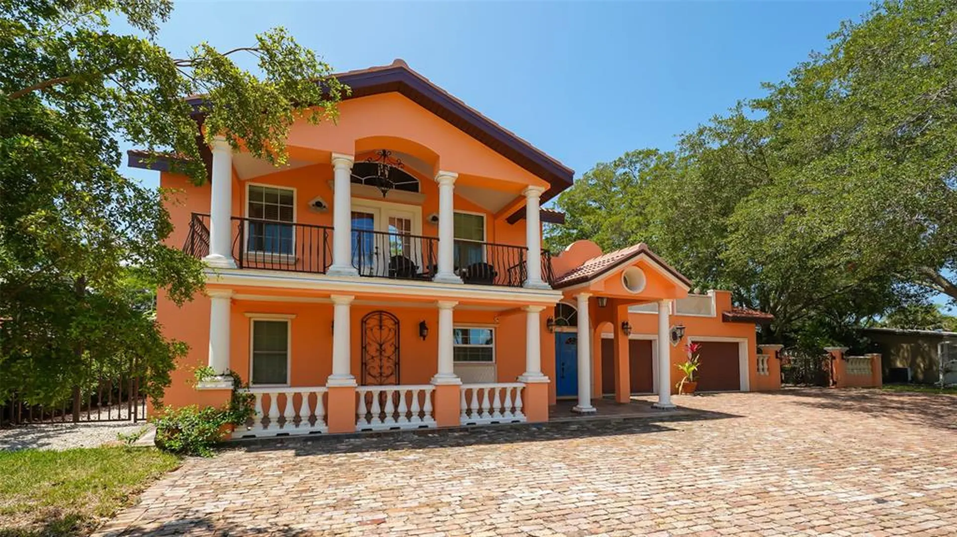 2520 Tami Sola Street Sarasota FL 34237