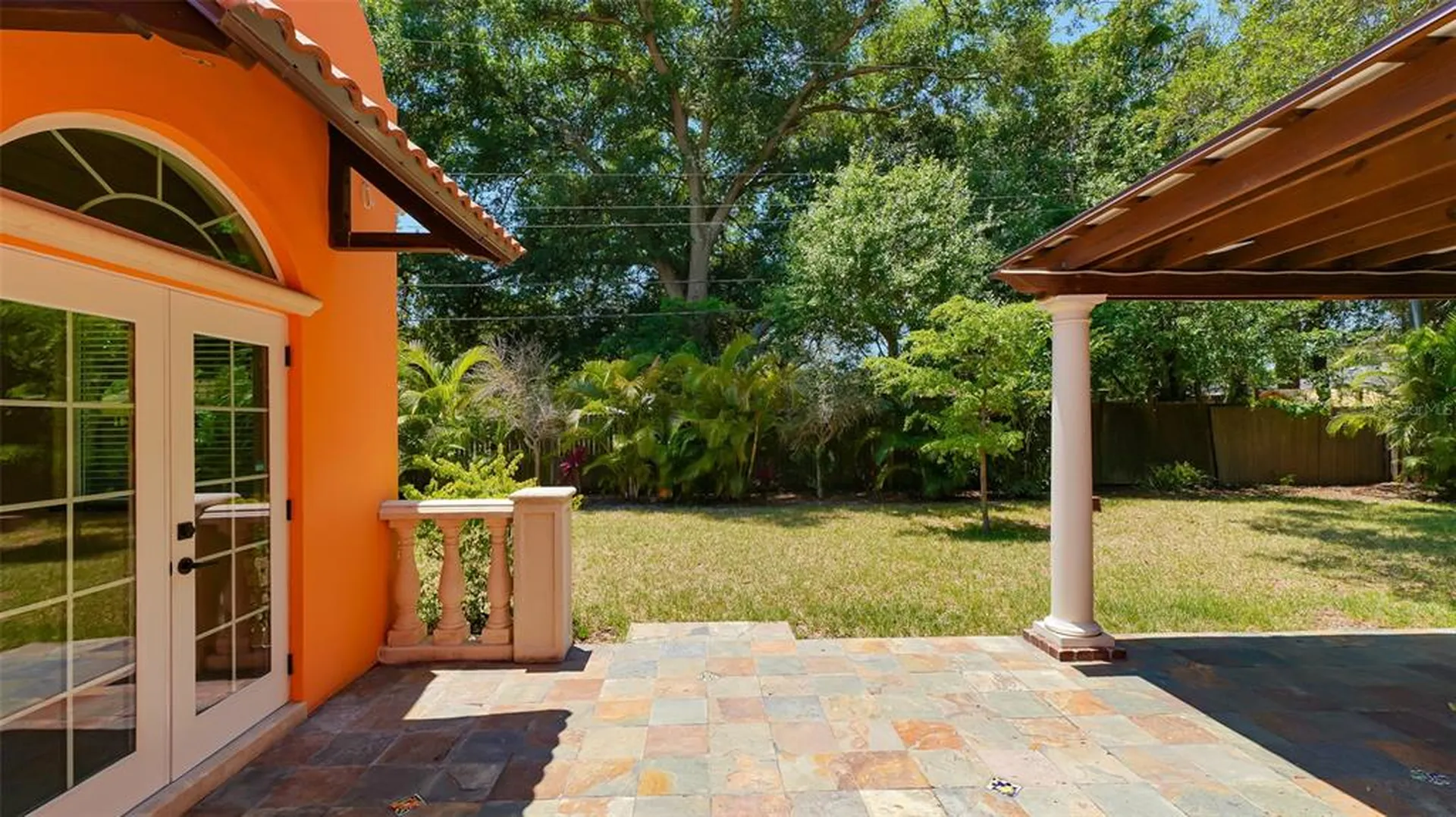 2520 Tami Sola Street Sarasota FL 34237