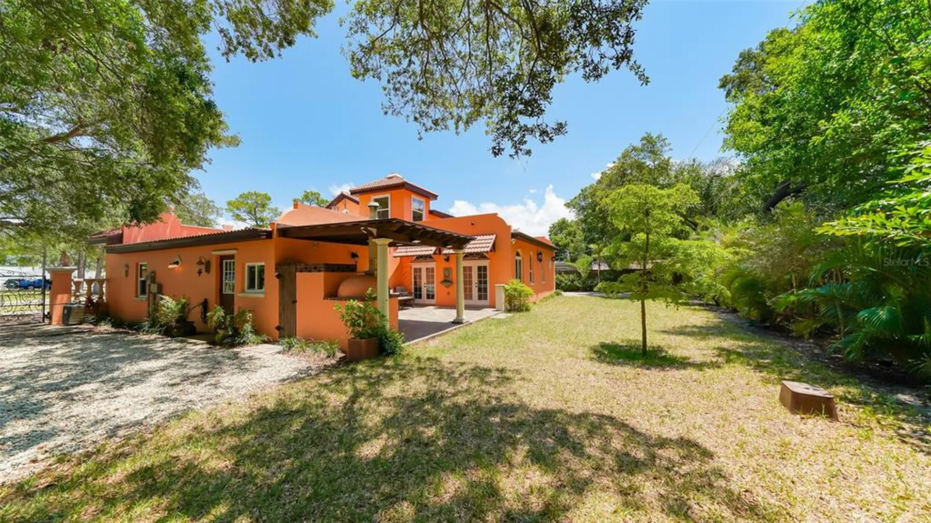 2520 Tami Sola Street Sarasota FL 34237