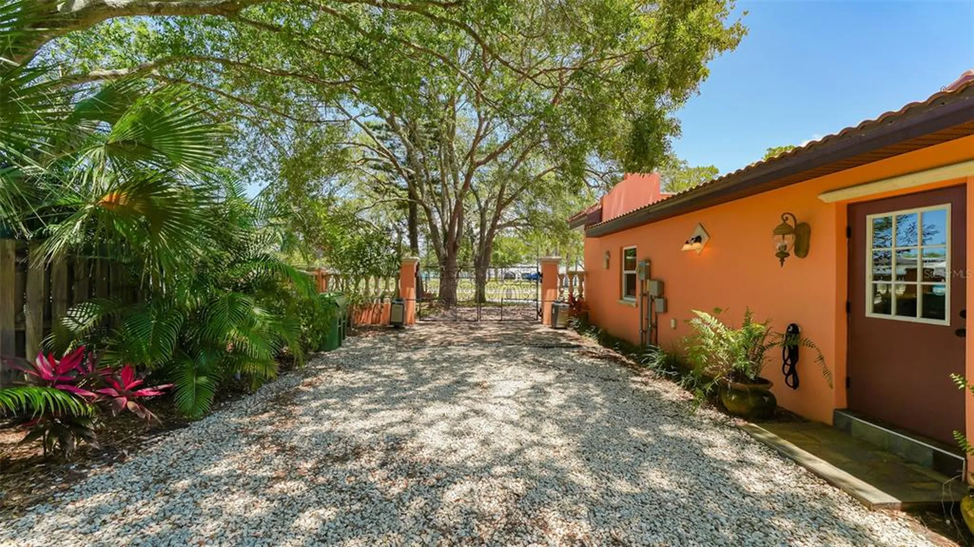 2520 Tami Sola Street Sarasota FL 34237