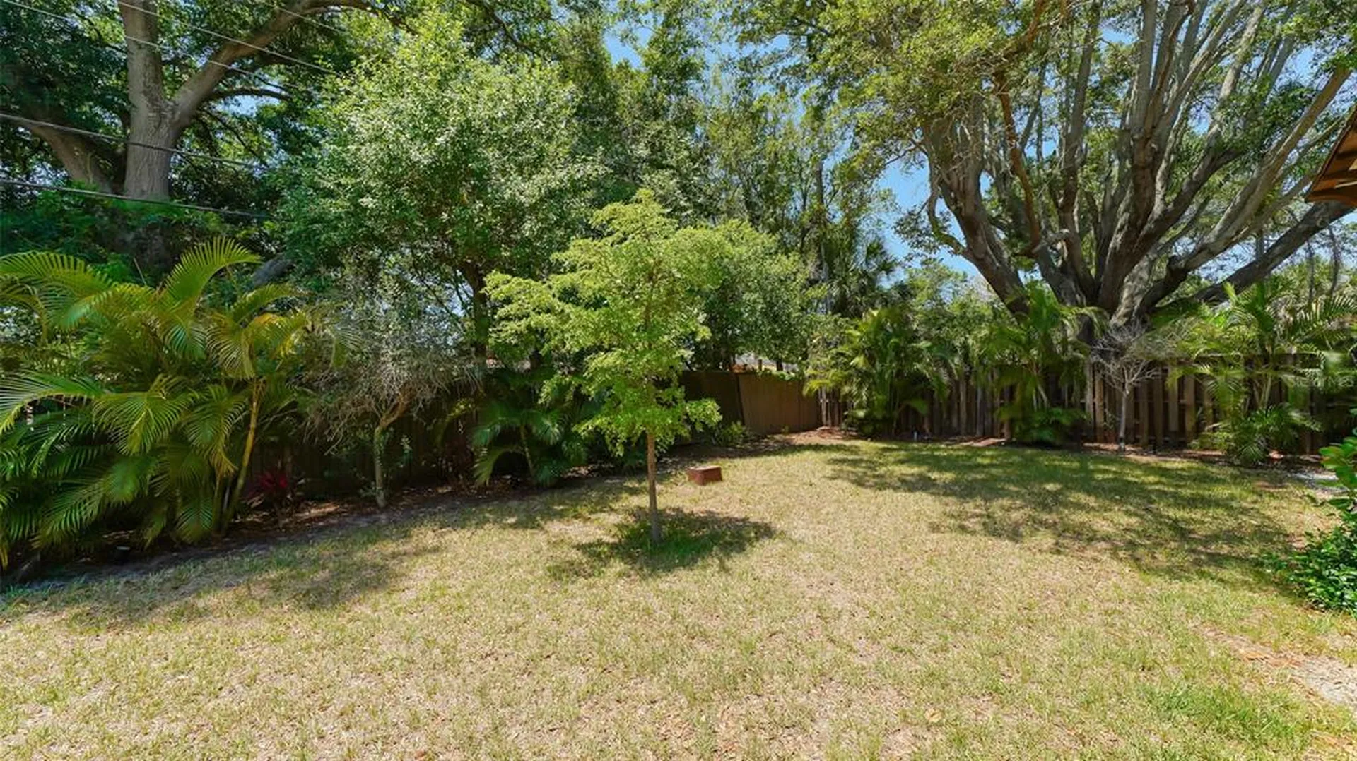 2520 Tami Sola Street Sarasota FL 34237