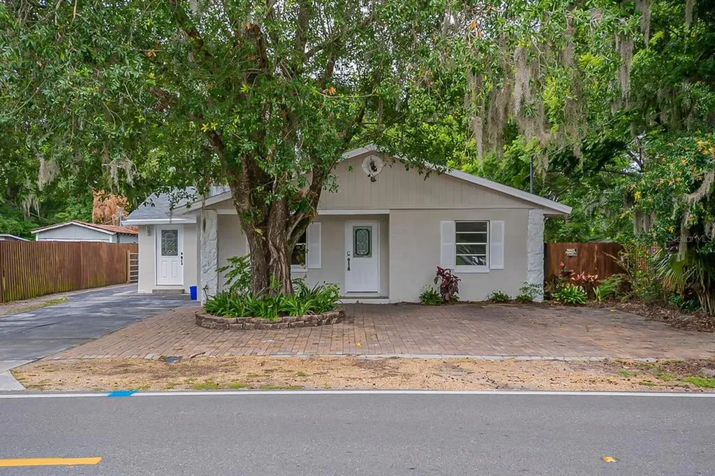 1119 N Shannon Avenue Plant City FL 33563