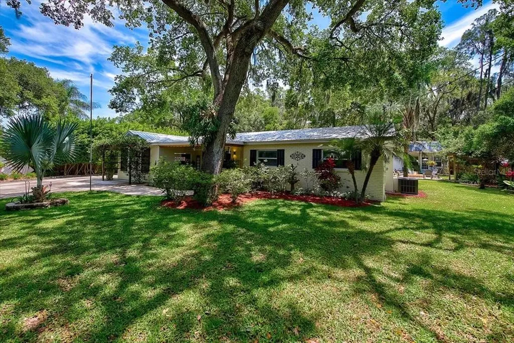 1110 S Wiggins Road Plant City FL 33566