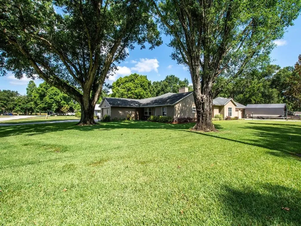 18441 Cayman Street Eustis FL 32736