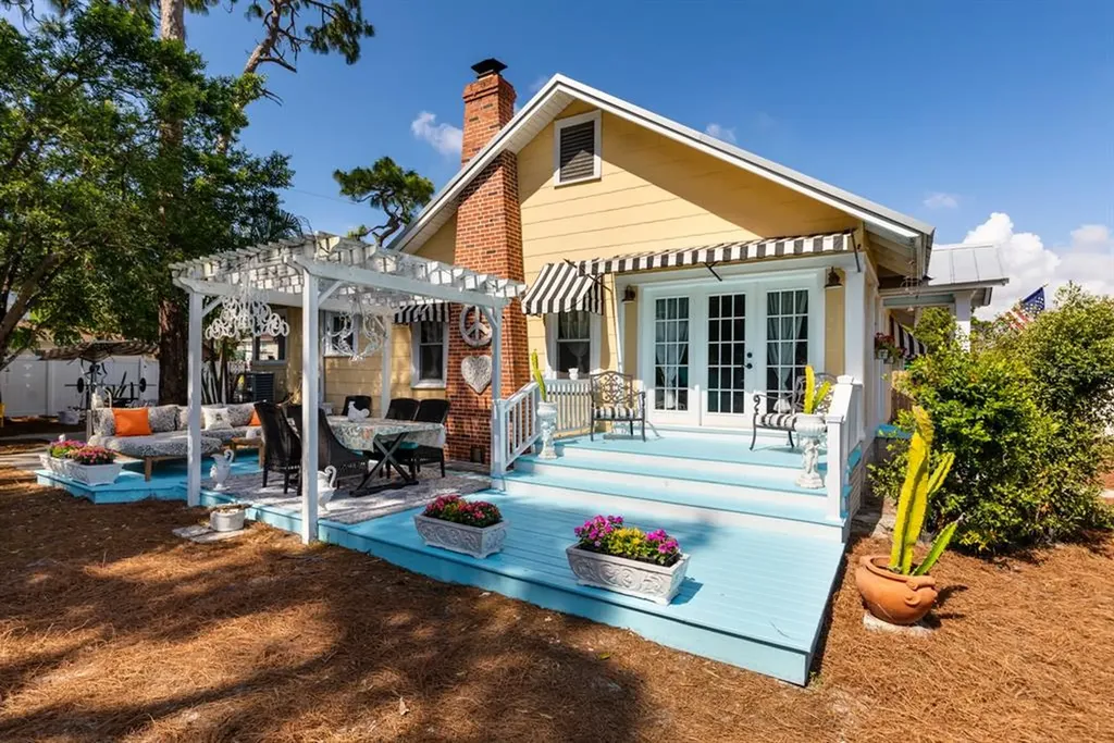 1800 38th Avenue N St Petersburg FL 33713