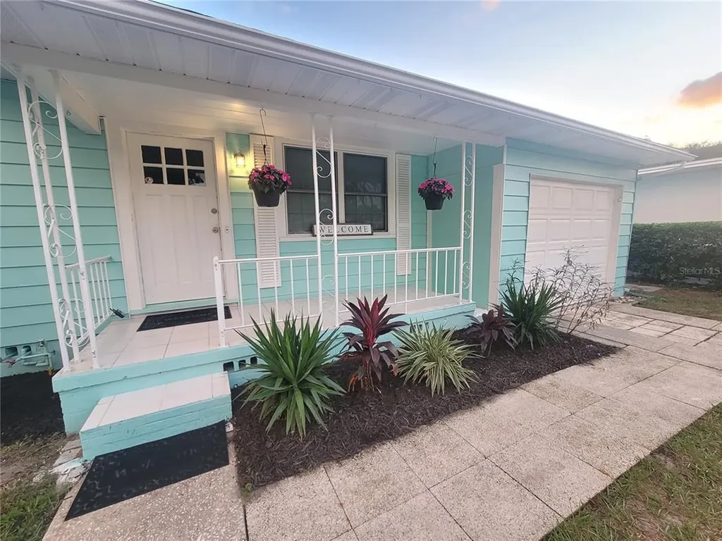 4328 10th Avenue N St Petersburg FL 33713