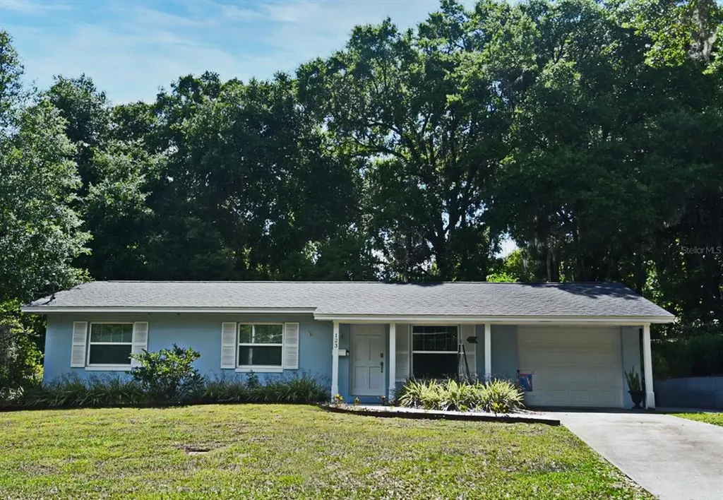 123 N Clayton Street Mount Dora FL 32757