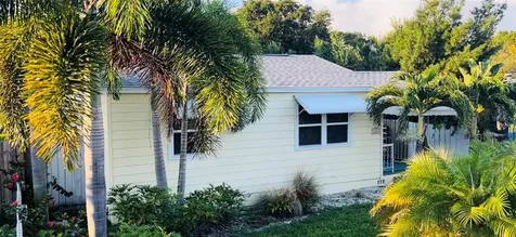 1221 35th Avenue N St Petersburg FL 33704