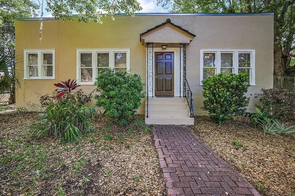 101 Radio Court Eustis FL 32726