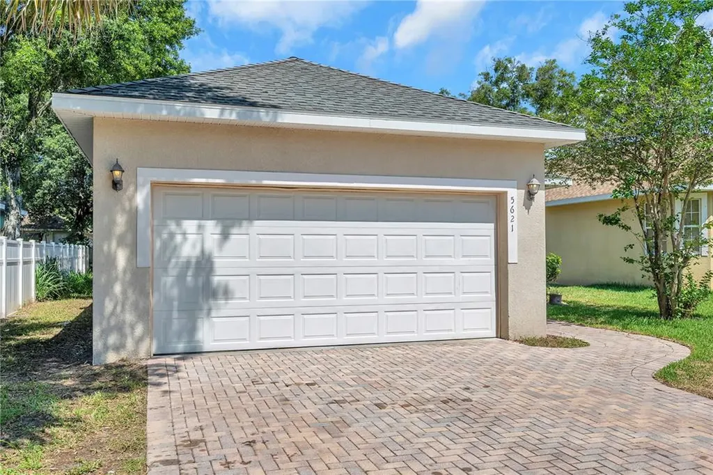 5621 35th Way N St Petersburg FL 33714
