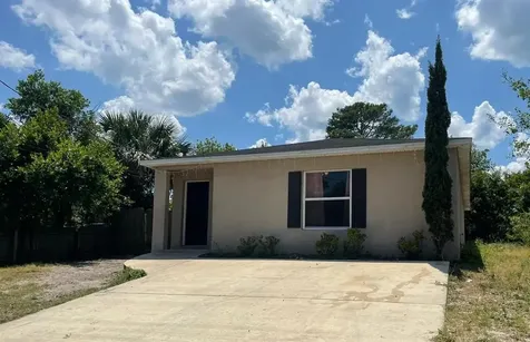 824 Pinewood Street Daytona Beach FL 32117