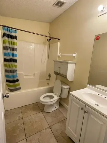 824 Pinewood Street Daytona Beach FL 32117