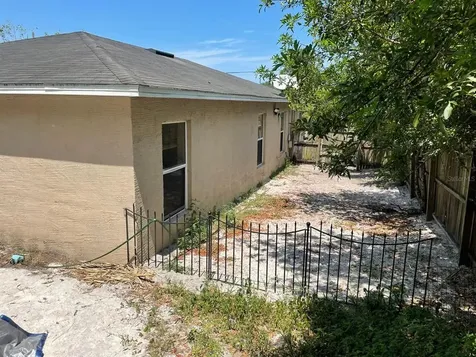 824 Pinewood Street Daytona Beach FL 32117