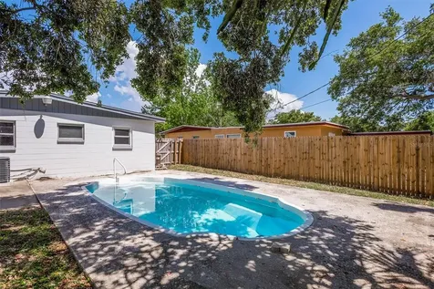 9122 94th Street Seminole FL 33777